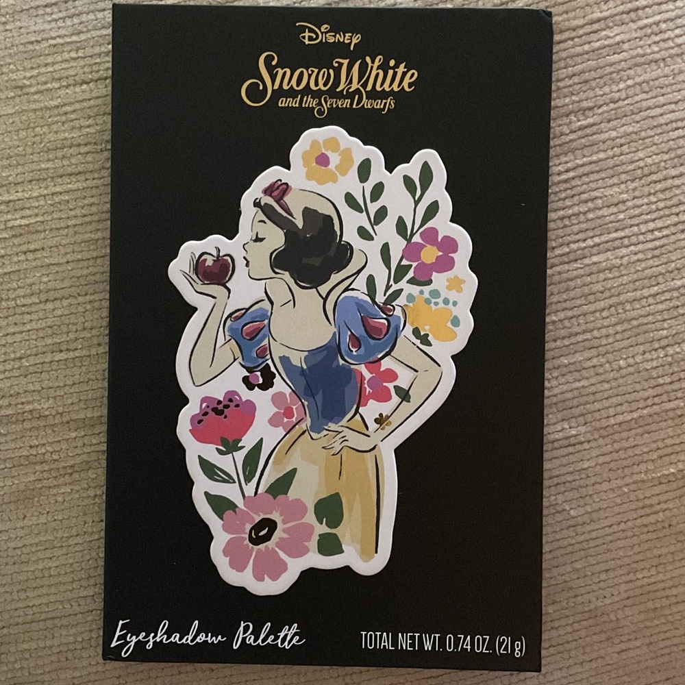 Snow White Eyeshadow Palette